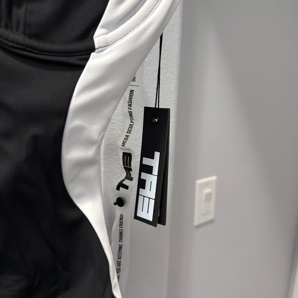 TA3 Lifty Contour Black And White One Piece Reg/Long Shapewear Swimsuit XS D/DD - Picture 5 of 14